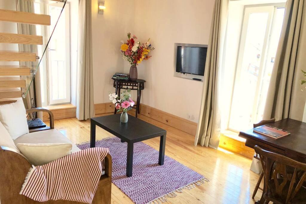 32 Top - Center Of Lisbon Duplex Apartment, Barrio Alto Kültér fotó