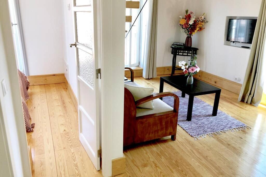 32 Top - Center Of Lisbon Duplex Apartment, Barrio Alto Kültér fotó