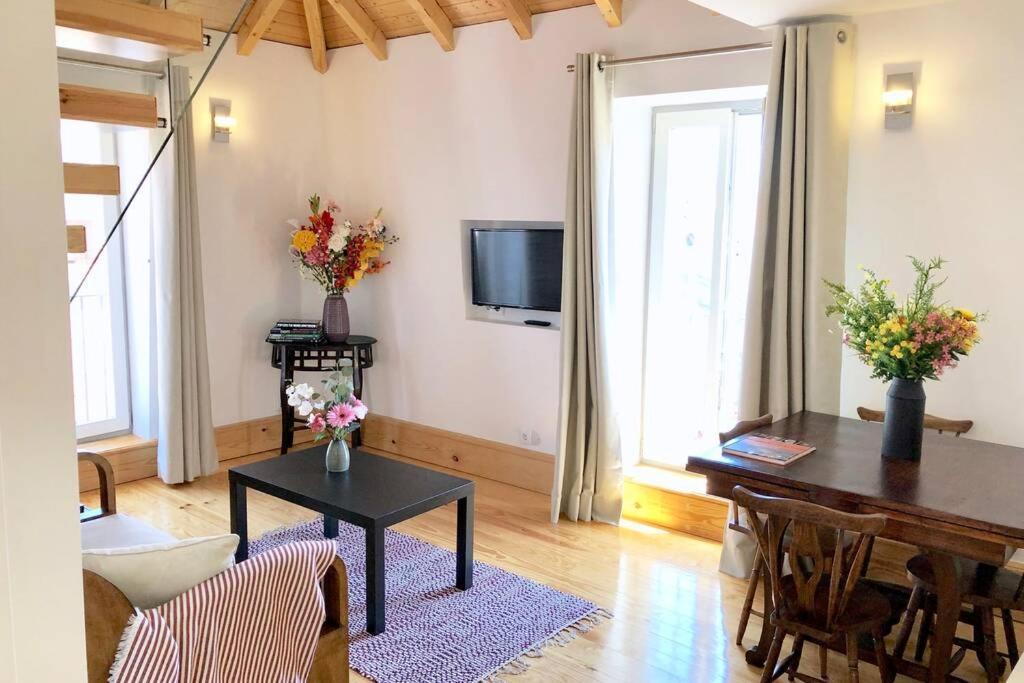 32 Top - Center Of Lisbon Duplex Apartment, Barrio Alto Kültér fotó