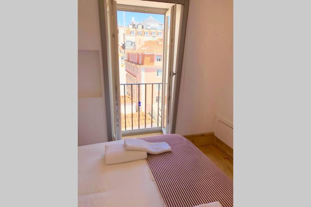 32 Top - Center Of Lisbon Duplex Apartment, Barrio Alto Kültér fotó